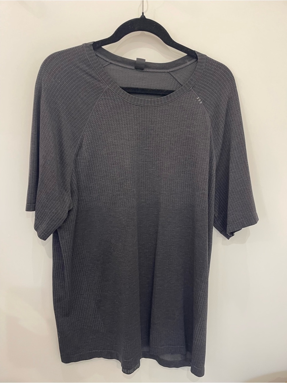 lululemon athletica Men's Dark Gray Short-Sleeve Performance Tee